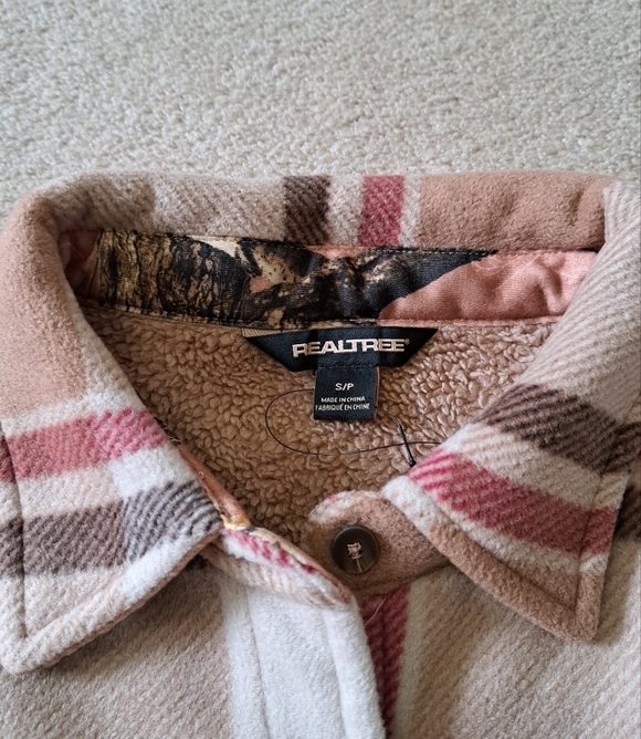 Realtree Plaid Shirt Jacket Women's Small Tan Brown Red Shacket Fleece NWOT - Picture 9 of 14
